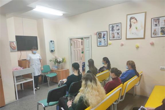 Подготовка к родам и вакцинация стали темой очередного занятия в Школе материнства