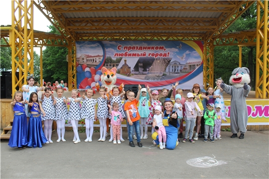 В городском парке культуры и отдыха города Канаш прошли праздничные мероприятия, посвященные Дню России
