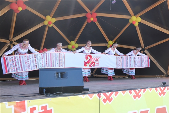 Чувашгосансамбль поздравил жителей Чебоксарского района с праздником «Акатуй – 2021» 