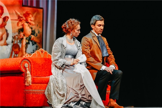 В Русском драмтеатре состоялась онлайн-трансляция спектакля «На всякого мудреца довольно простоты»
