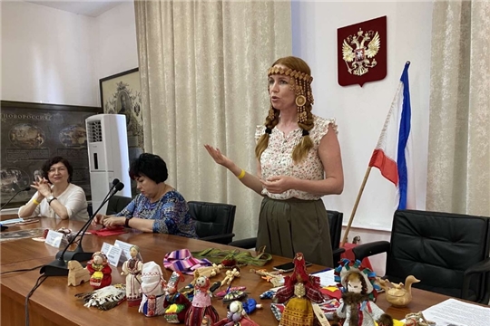 В Крыму обсудили вопросы исследования свадебных традиций и познакомились с куклами-оберегами