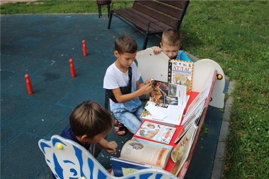Детско-юношеская библиотека продолжает цикл летнего чтения на площадках города