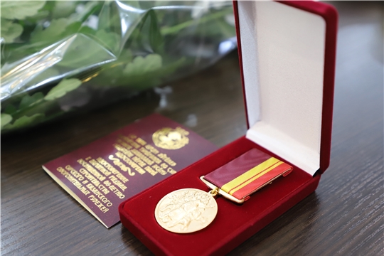 Министр культуры Светлана Каликова вручила памятные медали строителям оборонительных рубежей