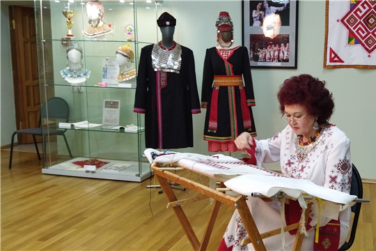 В Национальной школе чувашской вышивки прошло первое занятие