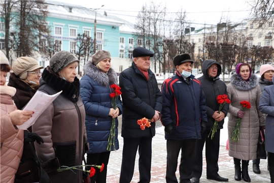 Министр культуры Чувашии Светлана Каликова возложила цветы к бюсту Михаила Сеспеля