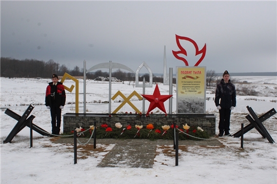 В с. Шоркистры Урмарского района появилась памятная стела в честь трудового подвига строителей Сурского и Казанского оборонительных рубежей