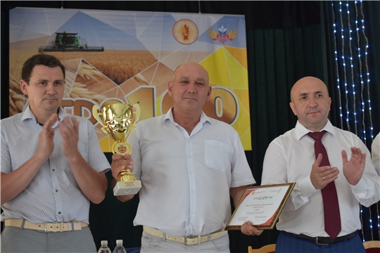 Клуб "Агро-100" отметил лучшие предприятия и организации сельского хозяйства Чувашской Республики