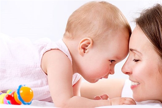 Самые частые вопросы: выплаты будущим мамам и одиноким родителям с детьми от 8 до 17 лет