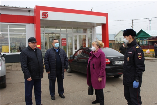 Дмитрий Сержантов в составе мобильной группы проверил соблюдение антиковидных мер на предприятиях торговли и общественного питания Порецкого района