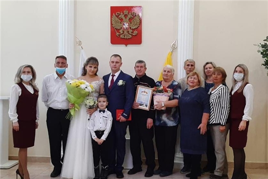 В ЗАГС администрации Калининского района состоялось праздничное мероприятие