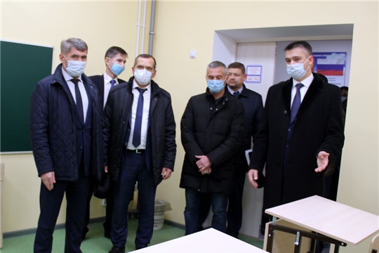 Глава республики Олег Николаев посетил Кашмашскую школу