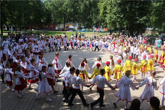 В День Республики гала-концерт республиканского фестиваля-конкурса «Ача-пăча Акатуйӗ-2021» покажут в прямом эфире