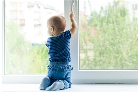 Родители, не забывайте о безопасном пребывании детей возле открытого окна