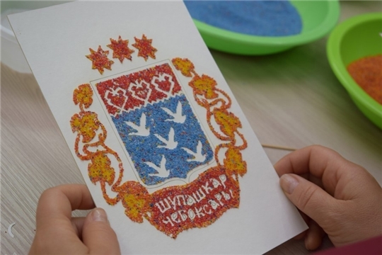 В преддверии Дня города Чебоксары дошкольники рисуют герб муниципального образования