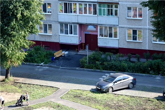 В Чебоксарах открыта комплексно благоустроенная дворовая территория по ул. Гузовского
