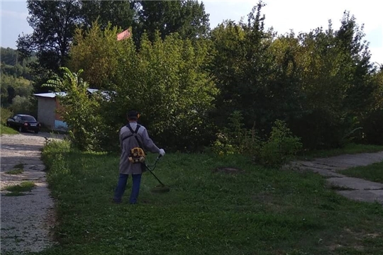 В Чебоксарах продолжается четвертый этап покоса травы