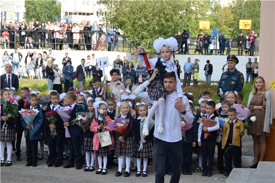 Школьников и студентов Московского района г. Чебоксары поздравили с Днем знаний