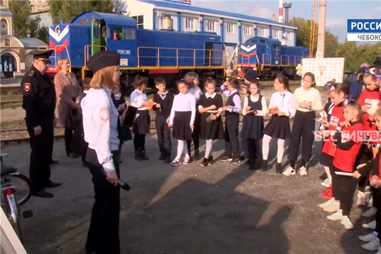 Школьникам Чувашии напомнили о правилах поведения на ЖД переездах