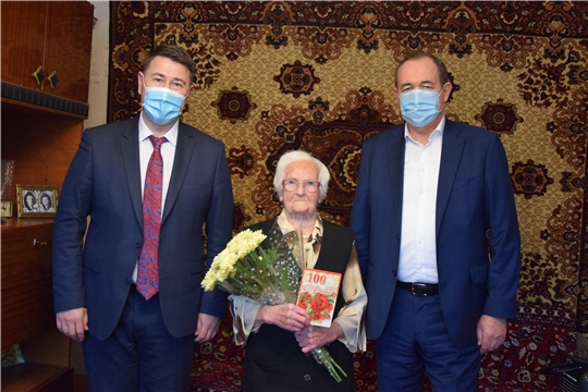 100 лет исполнилось ветерану градообразующего предприятия Любови Васильевне Белоусовой