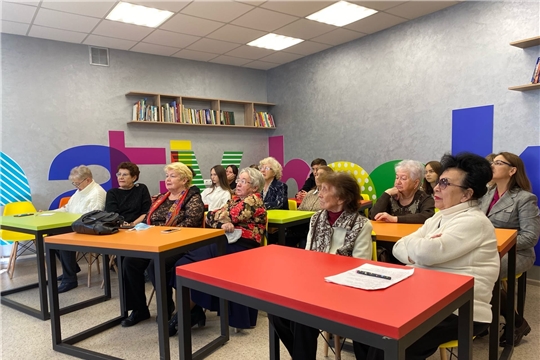 Почетный гражданин города Чебоксары Ираида Полбенникова встретилась со студенческой молодежью