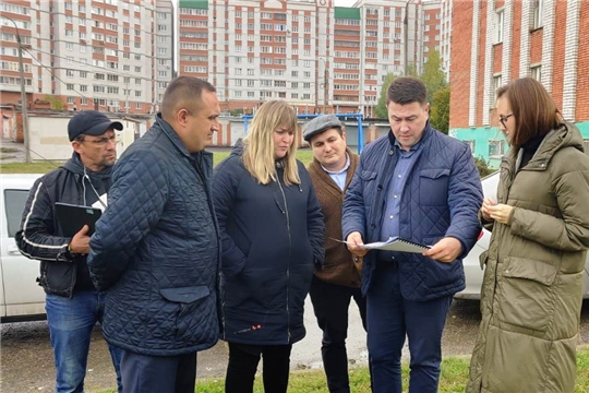В Чебоксарах осмотрели дворовые территории, в перспективе попадающие под благоустройство