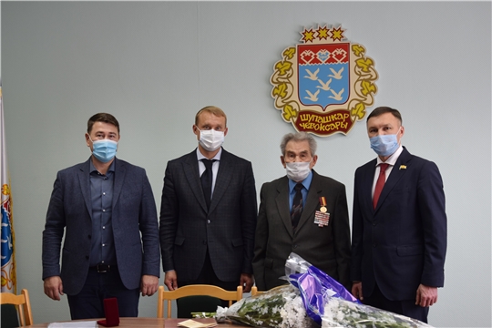 В Чебоксарах вручены памятные медали, посвященные 80-летию строительства Сурского и Казанского оборонительных рубежей