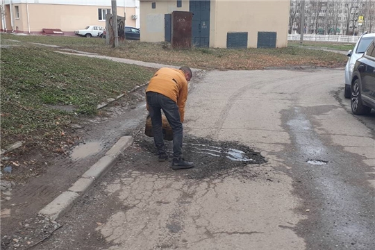Приложение «Решаем вместе»: по просьбе жителей отремонтировано дорожное полотно асфальтовой крошкой