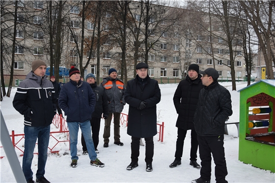 Готовность № 1: в ходе утреннего обхода работники жилищно-коммунального блока предупреждены о предстоящих снегопадах