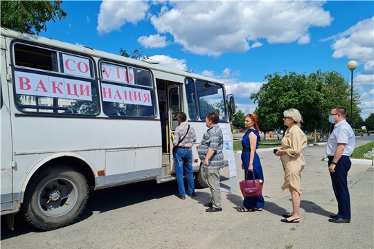 Мобильный пункт вакцинации против COVID-19 в Новочебоксарске