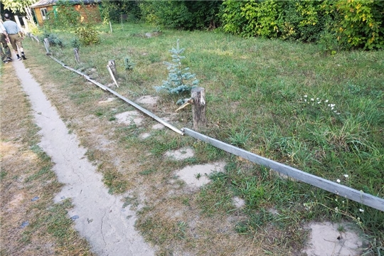 Хулиганы сломали ограду питомника в Ельниковской роще