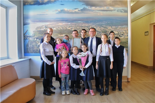 Многодетная семья Павловых получила Сертификат на единовременную денежную выплату на покупку жилья