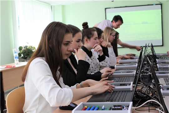 На создание мастерских на базе техникумов и колледжей  Чувашской Республики выделено более 207 млн. рублей  из федерального бюджета