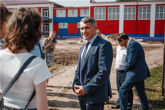 Олег Николаев и Алла Салаева проинспектировали строительство и модернизацию образовательных учреждений в Аликовском районе