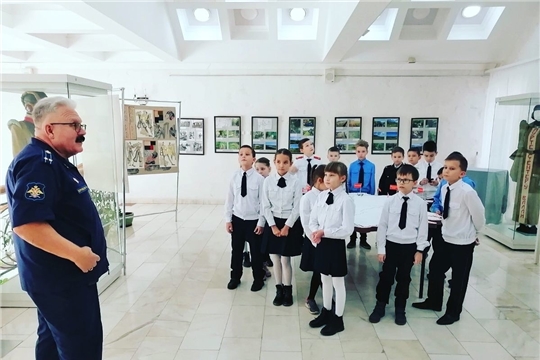 Воспитанники кадетских классов Чувашии посещают выставку «Оборонительные рубежи Чувашии – подвиг в тылу»