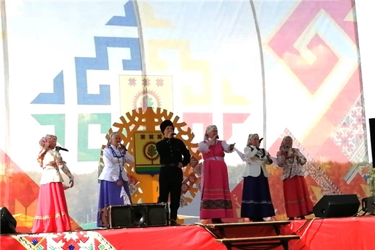 Творческие коллективы Порецкого РДК выступили на концертной площадке в День Республики в Шумерлинском районе