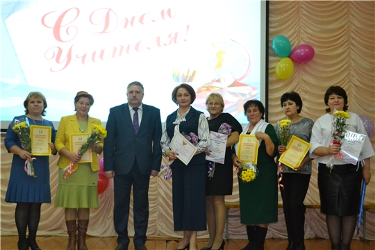 В свой профессиональный праздник учителя Порецкого района принимали поздравления