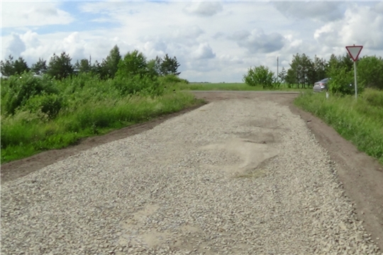 На территориях сельских поселений Шемуршинского района в рамках реализации программы инициативного бюджетирования продолжаются работы по ремонту дорог