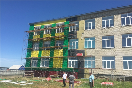 Продолжается капитальный ремонт дворового фасада здания МБОУ «Трехбалтаевская СОШ»