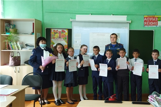 Сотрудники МЧС и ВДПО провели открытые уроки  в рамках «Месячника пожарной безопасности»  в образовательных учреждениях Шемуршинского района