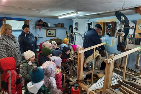 Воспитанники детского сада "Ромашка" вместе с воспитателями посетили семейный музей семьи Юмановых