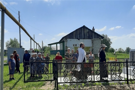 Освящение памятника в поселке Волга