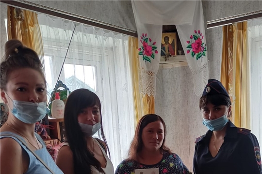КДН и ЗП Шумерлинского района адресно посетила семьи и вручила пожарные извещатели