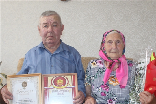 Семья Ивановых из д. Арабоси награждена медалью «За любовь и верность»