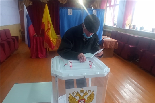 В Урмарском районе по состоянию на 12 часов проголосовало 53,59% избирателей