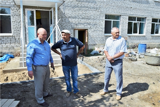 Глава администрации района ознакомился с ходом строительных работ
