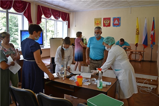 Вакцинация сотрудников Ядринской районной администрации от COVID-19 продолжается