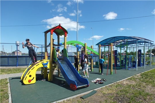 В парке по ул. Дзержинского в с. Большие Яльчики открылся детский игровой комплекс