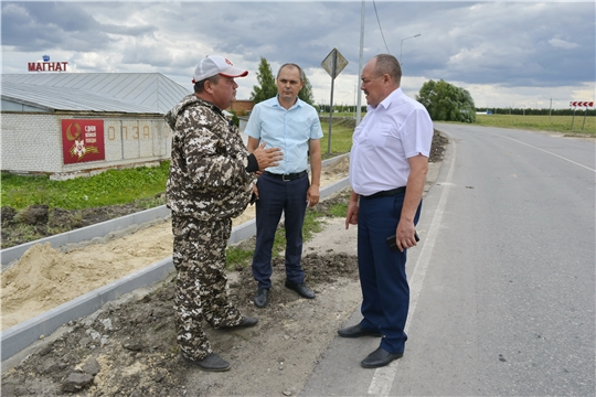 Глава администрации Яльчикского района Леонард Левый ознакомился с ходом строительных работ в селе Яльчики