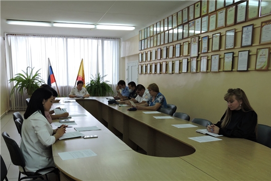 В администрации Яльчикского района состоялось очередное заседание  районной  комиссии по делам несовершеннолетних и защите их прав