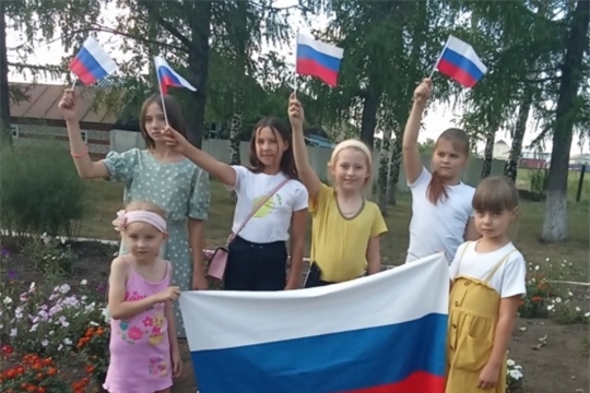 Исторический час «Государственный флаг – символ России» в Большетаябинском СДК